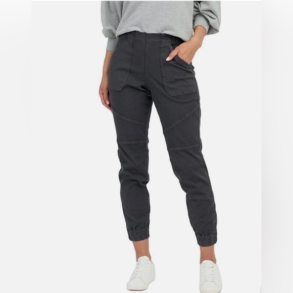 Spanx Women's Stretch Twill Slim-Fit Cargo Jogger Pants, Washed Black Size S - Picture 1 of 9